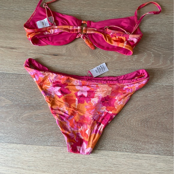 L space bikini - Picture 7 of 9